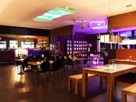 Partyraum: Schickes Restaurant mit Lounge