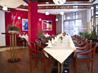 Partyraum: Stilvoller Saal eines Hotel- und Restaurantbetriebs