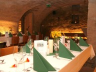 Partyraum: Gewölbekeller auf dem historischen Weingut